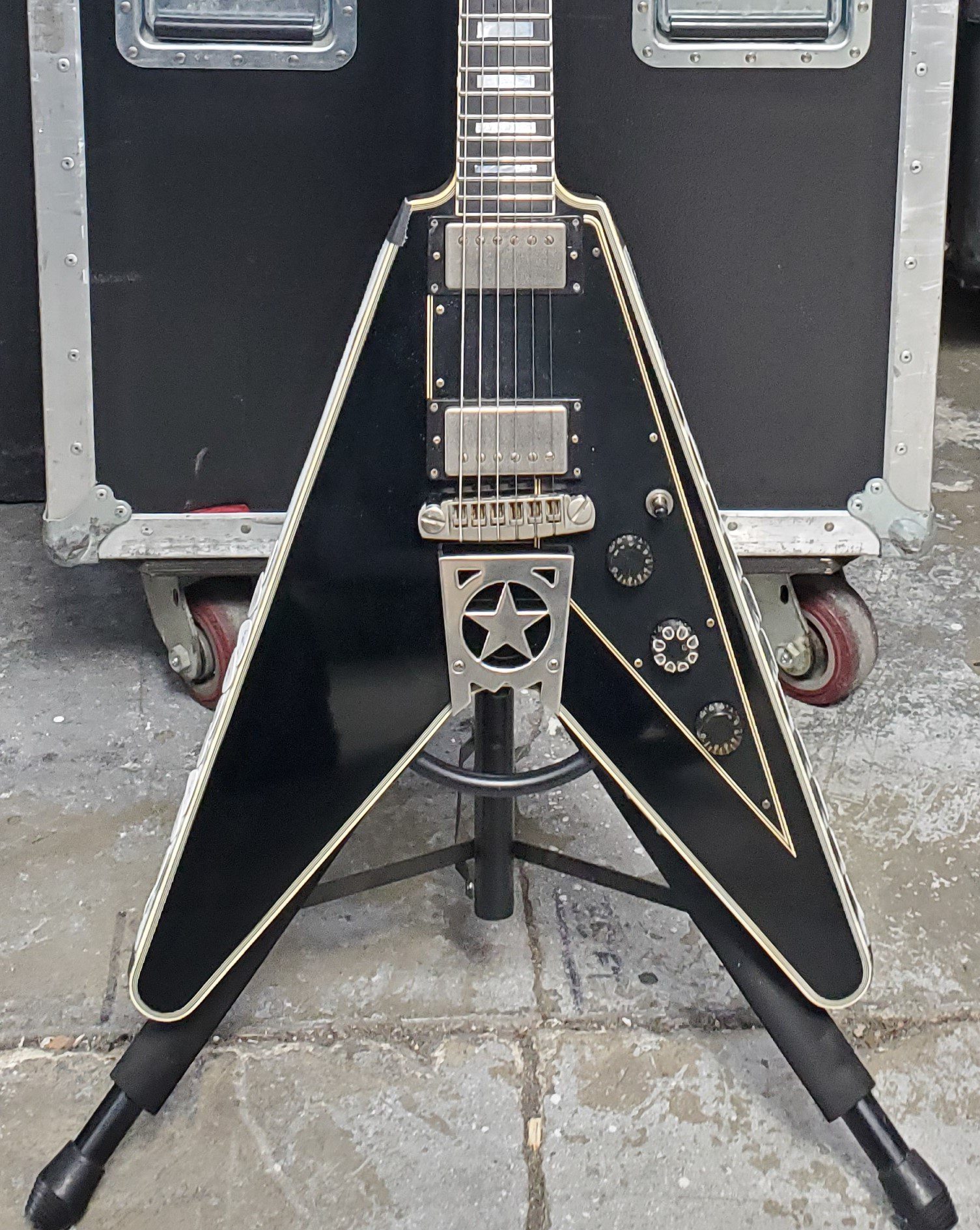Erasure jog punishment Paul Stanley Guitars - Custom Gibson Flying V Stage Played Guitar & Strap  2023